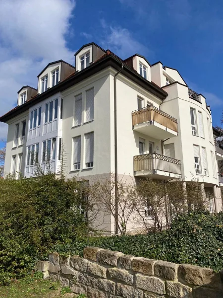 Hausansicht - Wohnung kaufen in Dresden - Helle 2-Zimmer Wohnung im zweiten Obergeschoss mit Balkon und Lift im Preußischen Viertel