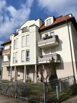 Hausansicht - Wohnung kaufen in Dresden - Preußisches Viertel: Helle 4-Zimmer Wohnung im ersten Obergeschoss mit Balkon und Lift