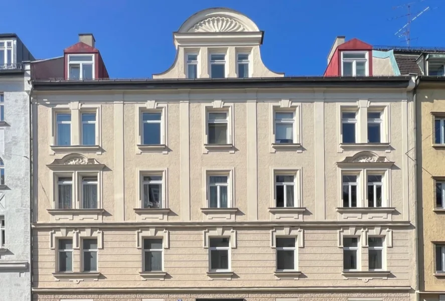 Denkmalschutzfassade - Wohnung kaufen in München - Dachterrasse zum Innenhof: kernsanierte Maisonettewohnung nahe dem Prinzregententheater