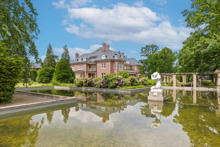 Blick auf die Wohnung - Wohnung kaufen in Düsseldorf - Vor den Toren Düsseldorfs, inmitten eines privaten Villenparks:Luxuriöse Wohnung mit großer Loggia