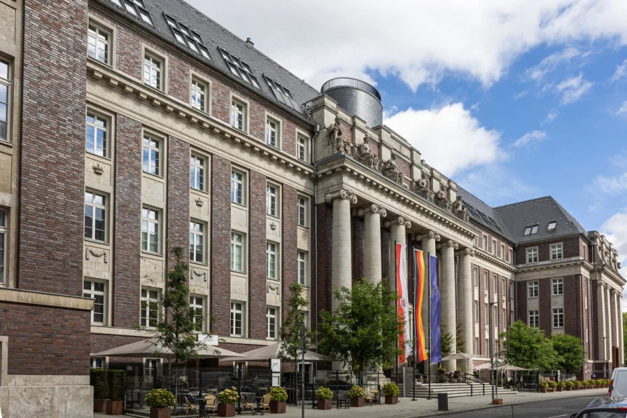 Altes Amtsgericht - Das historische Tor zum ANDREAS QUARTIER - Wohnung kaufen in Düsseldorf / Altstadt - Exklusive Penthouse-Wohnung mit beeindruckender Dachterrasse- Größte Einheit im ANDREAS QUARTIER