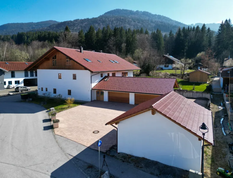 Hausansicht - Zinshaus/Renditeobjekt kaufen in Wolfratshausen - Hochwertiges Wohnen und Arbeiten mit Bergblick und Garten- Vor den Toren Münchens