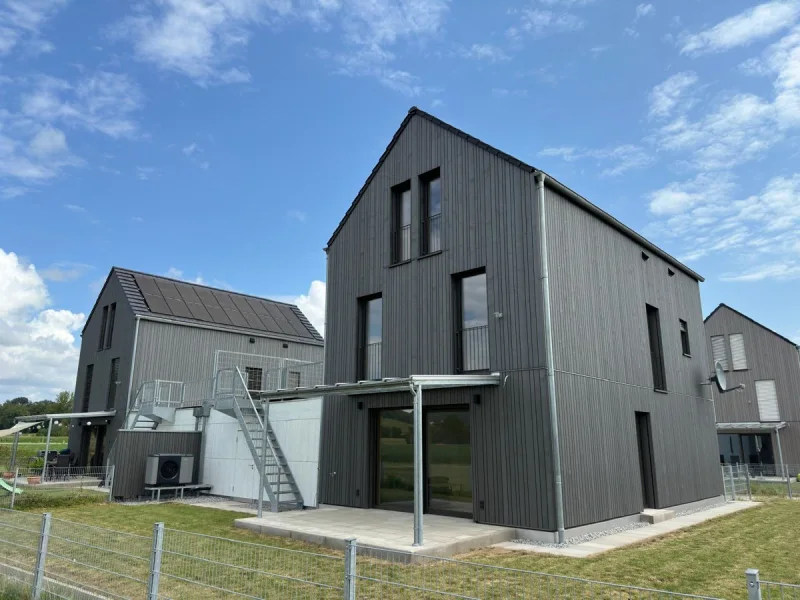 Hausansicht - Haus kaufen in Ering - Hochwertiges Einfamilienhaus mit bester Energieeffizienz- Erstbezug in 2024- tolle Wohnlage