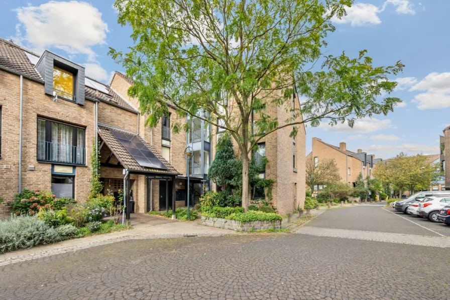 Außenansicht - Wohnung kaufen in Düsseldorf - "Düsseldörfchen" Deichsee:Attraktive lichtdurchflutete 2-Zimmer-Wohnung - West-Loggia und Seeblick