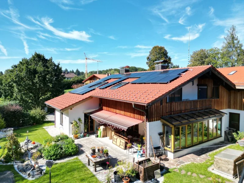 Hausansicht - Haus kaufen in Kleinhartpenning - Idyllisches Einfamilienhaus bei Holzkirchen- attraktive Lage im Oberland- perfekt für Pendler