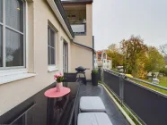 Süd-Balkon vor dem Wohnbereich