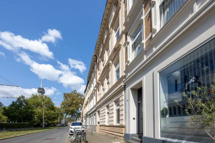 Hausansicht - Haus kaufen in Düsseldorf - Attraktives Mehrfamilienhaus im Lorettoviertel- Perfekte Lage nahe /Medienhafen / Lorettostraße