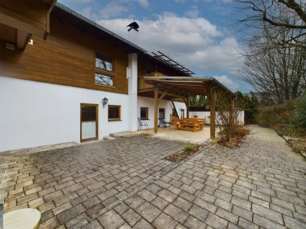 Terrasse - Haus kaufen in Feldkirchen-Westerham - Ruheoase vor den Toren Münchens:Idyllisches Landhaus mit großem Garten- Ideal für Naturliebhaber