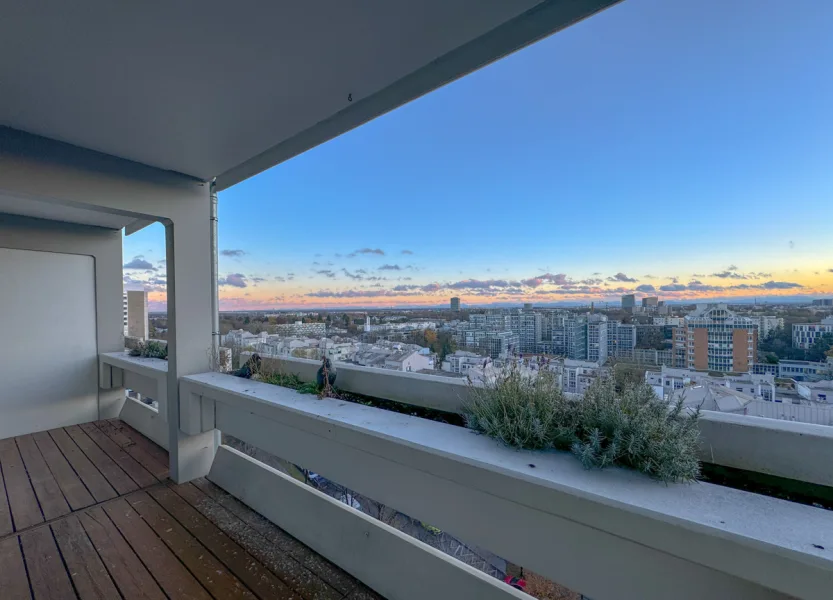 Balkon - Wohnung mieten in München - sofort bezugsfertig  - schöne 3 Zimmer Wohnung mit 2 Balkonen I EBK I TG und Alpenblick