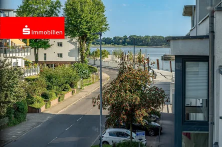 Blick aus dem Esszimmer und Küche  - Wohnung kaufen in Wedel - Blick auf die Elbe! Wohnen am Schulauer Stadthafen in Wedel!