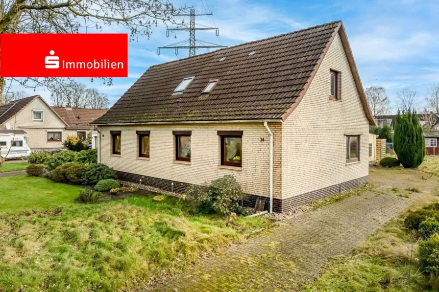 Vorderansicht 02 - Haus kaufen in Elmshorn - Stark modernisierungsbedürftige Doppelhaushälfte auf großem Grundstück in ruhiger Wohnlage von Elmshorn