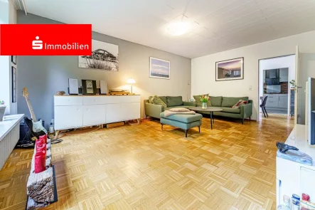 Wohnzimmer - Wohnung kaufen in Elmshorn - Exklusive Eigentumswohnung im Hochparterre mit eigener Garage und großzügiger Loggia in beliebter Wohnlage!