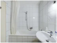 Badezimmer mit Badewanne