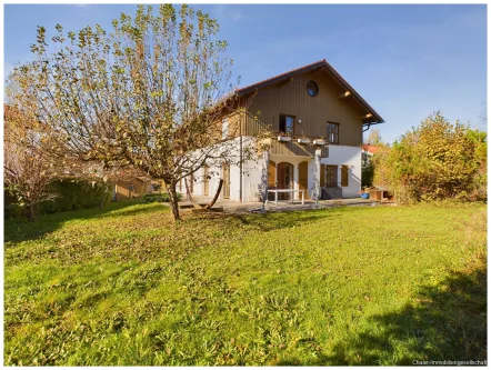 Traumhafter Garten - Haus mieten in Bad Tölz - DAS LANDHAUS - IM WUNDERSCHÖNEN BAD TÖLZ