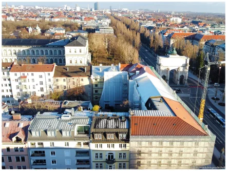 Ansicht Gebäude und Nachbarschaft - Büro/Praxis kaufen in München - ZWISCHEN SIEGESTOR & UNIVERSITÄT - Moderne Bürofläche mit hochwertiger Ausstattung zu verkaufen!