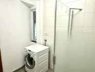 Duschbad mit Waschmaschinenanschluss und Fenster (EG)