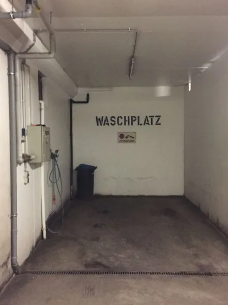 Auto-Waschplatz