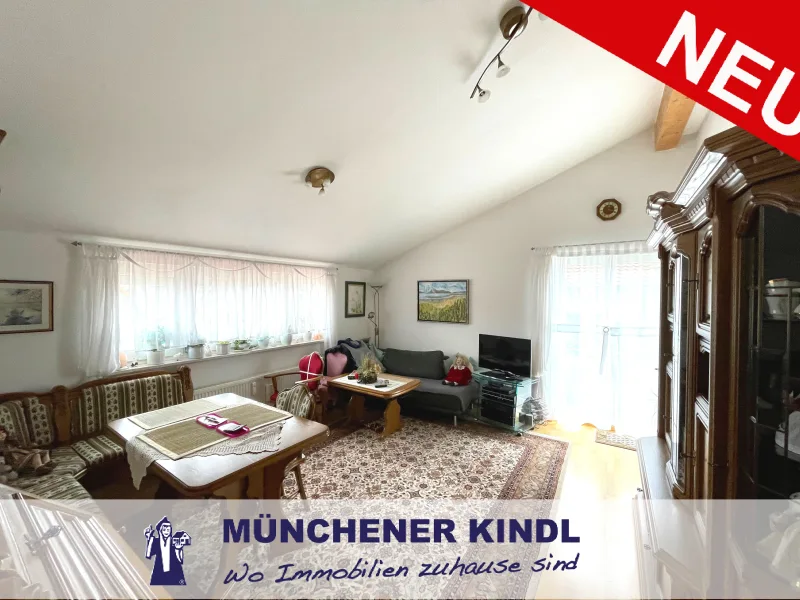 Helles Wohnzimmer - Wohnung kaufen in München - • Bezugsfreie lichtdurchflutete Dachgeschosswohnung in ruhiger Wohngegend •