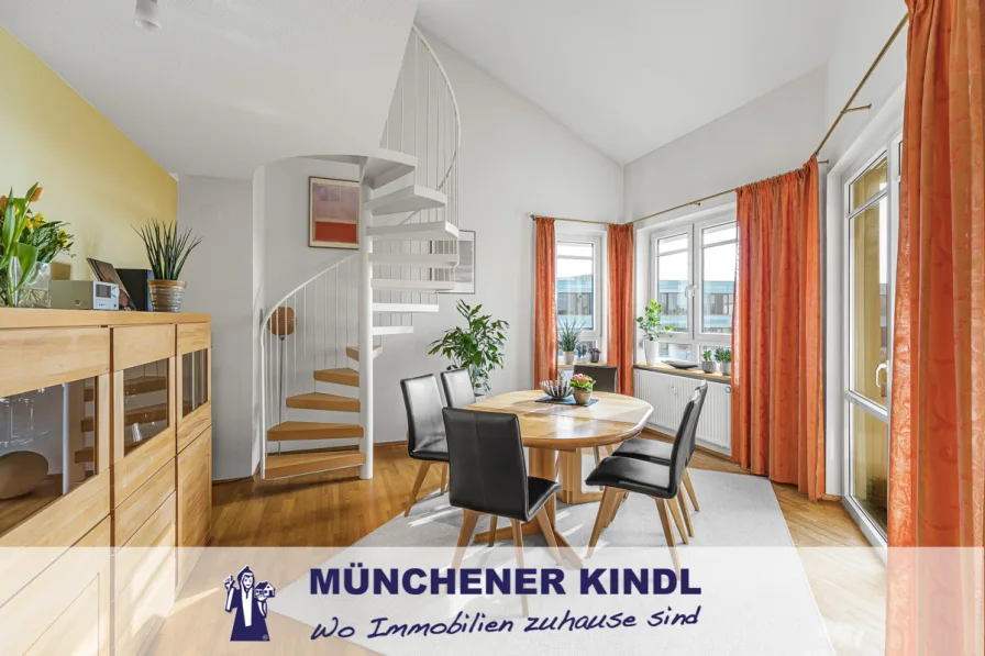 Wohnzimmer - Wohnung kaufen in München - + + HELLE 4-ZIMMER-WOHNUNG MIT GALERIE - ZUM SELBSTBEZUG + +