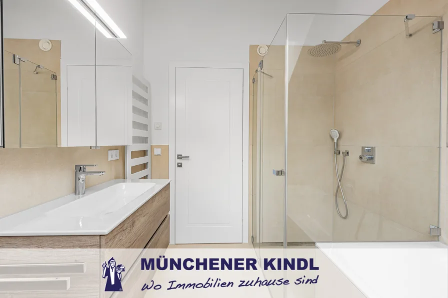 Badezimmer - Wohnung kaufen in Starnberg - Charmante helle 4-Zi-DG-Wohnung in ruhiger Lage zur Selbstnutzung