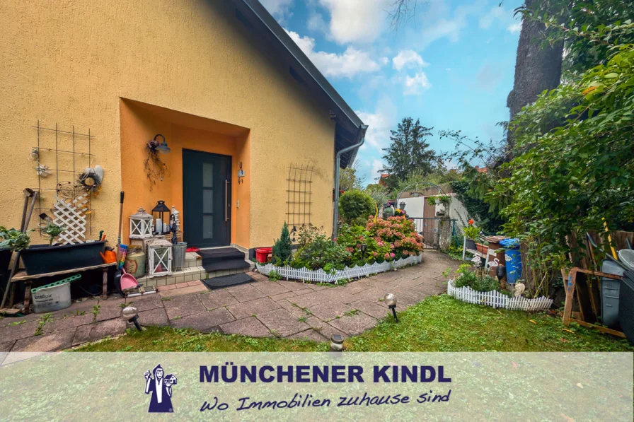 Hauseingang  - Haus kaufen in München - DHH mit uneinsehbarem Garten in ruhiger Lage