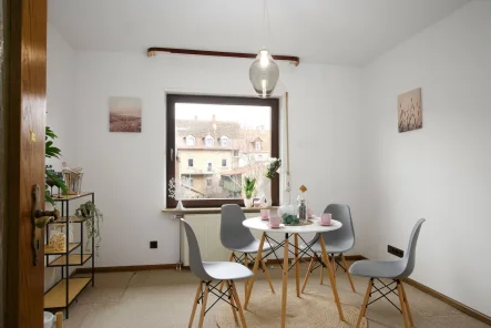 Esszimmer - Wohnung kaufen in Ettlingen - ZENTRAL IN ETTLINGEN UND DOCH RUHIG GELEGEN - gemütliche 6-Zimmer-Wohnung mit 2 TG-Stellplätzen