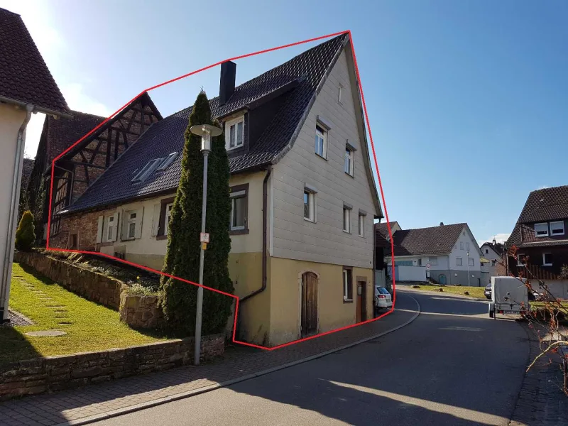 Ansicht von Nordosten - Haus kaufen in Gräfenhausen - Bäuerliches Wohnhaus mit angrenzender Scheune