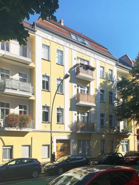 Hausansicht1.jpg - Wohnung kaufen in Berlin - Frisch renovierte Altbauwohnung mit 2 Balkonen