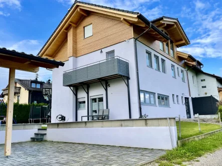 Zufahrt von Osten - Haus kaufen in Wielenbach - Familientraum in Wielenbach bei Weilheim Moderne DHH in ruhiger Lage im Alpenvorland PROVISIONSFREI