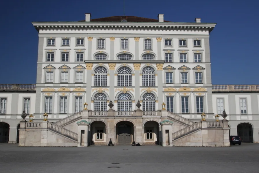 Nymphenburger Schloß - Wohnung kaufen in München - Ruhige und helle Wohnung  in Nymphenburg  -  nur 5 Minuten vom Nymphenburger Schloß und  Schloßpark entfernt