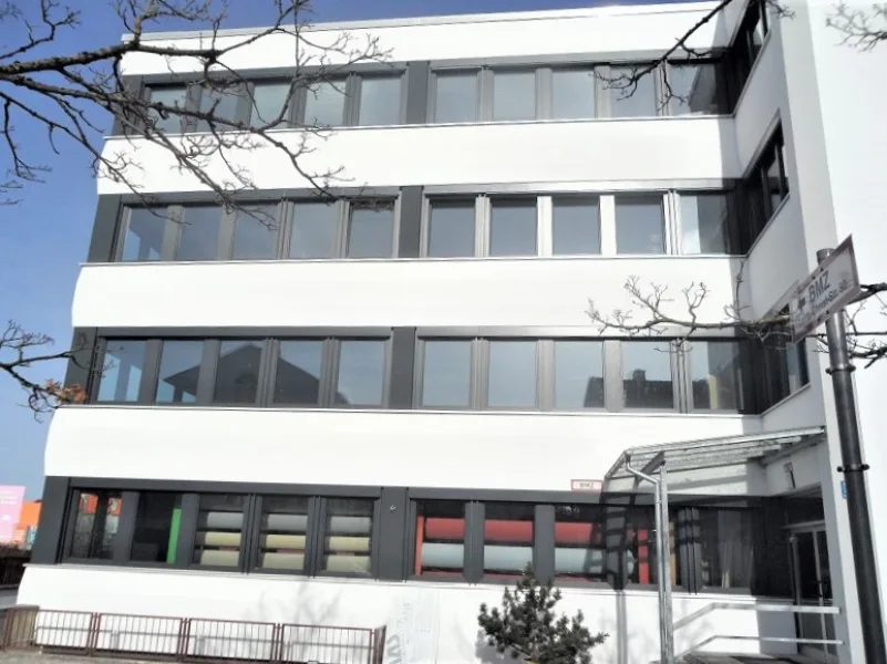 Gebäude - Büro/Praxis mieten in Planegg / Martinsried - Großzügiges, gepflegtes Fünf-Raum-Büro  in Martinsried