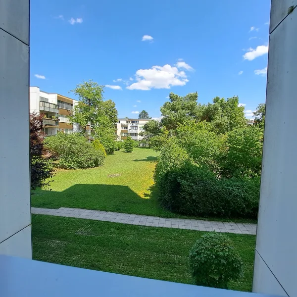 Blick ins Grüne - Wohnung kaufen in Germering - Ideale Kapitalanlage oder Selbstbezug -  2-Zimmer-Wohnung im schönen Germering