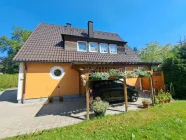 Westseite mit Carport