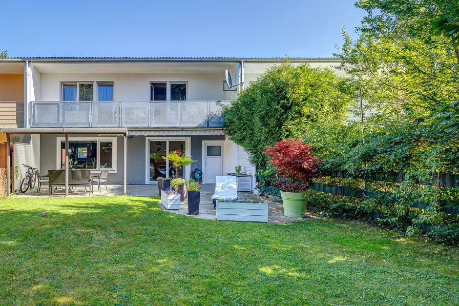 *GARTENANSICHT* - Haus kaufen in München - • PERFEKT FÜR IHRE  FAMILIE • GROSSZÜGIGES RMH IN TRUDERING •  RUHIGE SÜDLAGE•