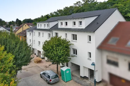 Vorderansicht - Haus kaufen in Östringen / Odenheim - Unschlagbarer Preis! Ihr XXL-Reihenhaus mit sechs Zimmer und uneinsehbarem Garten wartet auf Sie