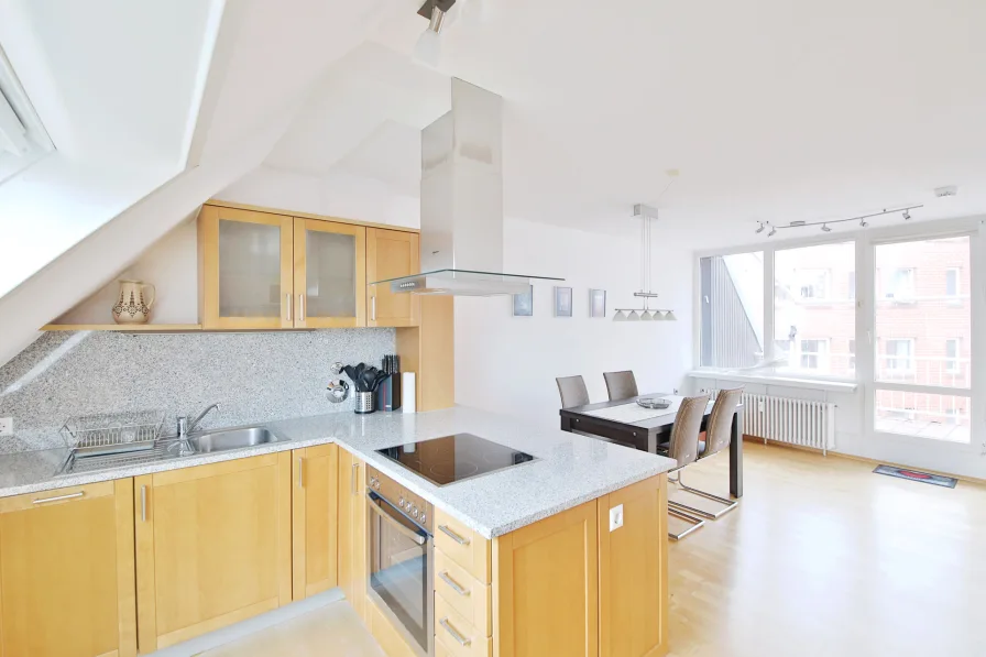 Küche - Wohnung kaufen in Karlsruhe - Helle 3-Zimmer-Maisonette-Wohnung in zentraler City-Lage mit Dachterrasse und Aufzug