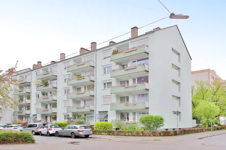Außenansicht - Wohnung kaufen in Karlsruhe / Südweststadt - Großzügige 3,5 Zimmer plus Mansardenzimmer