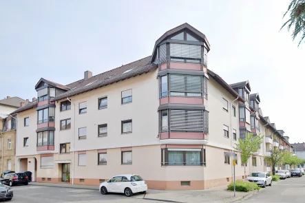 Außenansicht - Wohnung kaufen in Karlsruhe / Durlach - Großzügige 3,5-Zimmer-Wohnung in sehr guter Lage von Durlach mit TG-Stellplatz