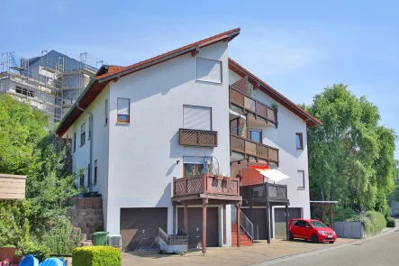 Außenansicht - Wohnung kaufen in Remchingen - Top geschnittene helle 2-Zimmer-Wohnung mit gemütlichem Südbalkon