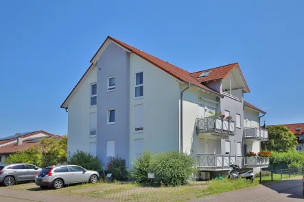 Außenansicht - Wohnung kaufen in Linkenheim-Hochstetten / Linkenheim - Großzügige 4-Zimmer-Dachgeschosswohnung mit Klimaanlage und sonniger Loggia