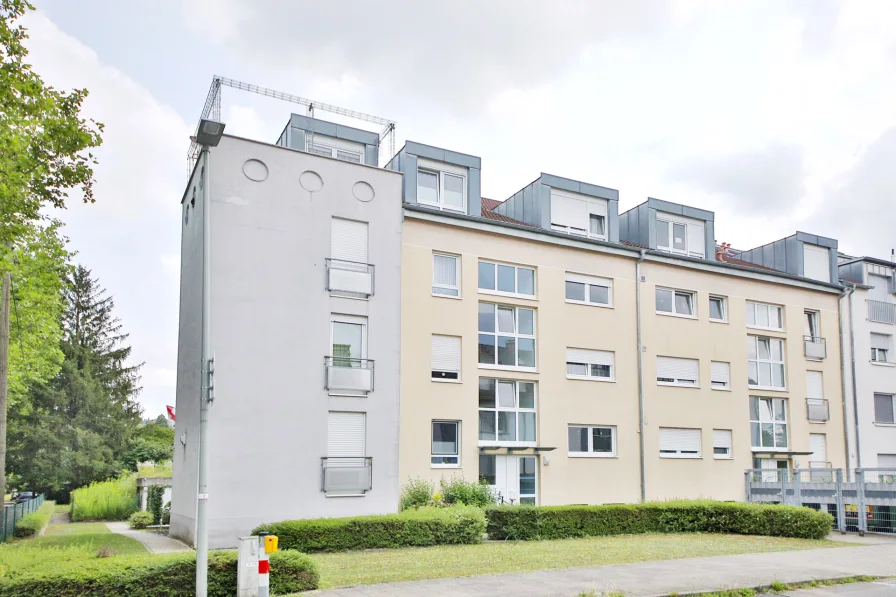 Hausansicht - Wohnung kaufen in Karlsruhe - 2-Zimmer-Souterrainwohnung mit Terrasse in Karlsruhe Durlach – Bezugsfrei ab Mitte September!