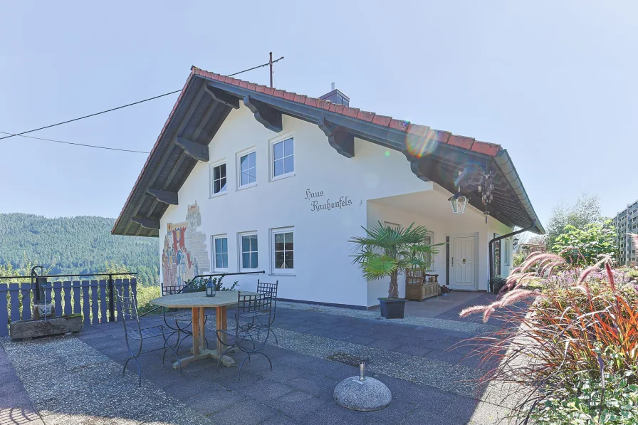 Hausansicht - Haus kaufen in Baiersbronn / Huzenbach - Sanierter Wohntraum im Schwarzwaldidyll mit vielseitigen Nutzungsmöglichkeiten