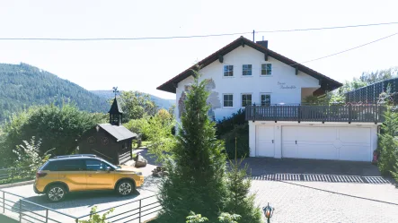 Außenansicht - Haus kaufen in Baiersbronn / Huzenbach - Großzügiges, saniertes Wohnhaus im Schwarzwaldidyll mit vielseitigen Nutzungsmöglichkeiten