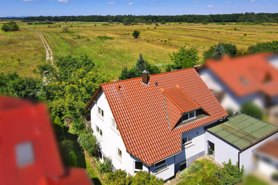 Vogelperspektive - Haus kaufen in Stutensee - Freistehendes Einfamilienhaus in idyllischer Feldrandlage wartet auf eine neue Familie