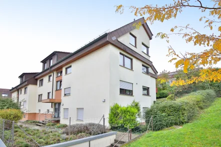 Seitenansicht - Wohnung kaufen in Keltern - 1,5-Zimmer-Apartment mit Terrasse, Einbauküche und Garage – ideal für Singles oder als Kapitalanlage