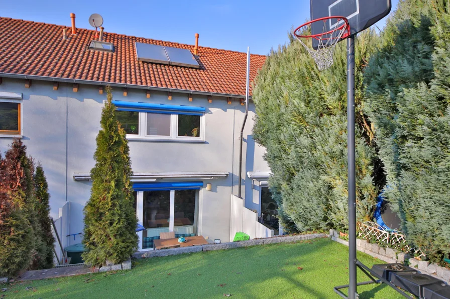 Gartenansicht - Haus kaufen in Malsch - Niedrigenergie-Reihenhaus mit herrlichem Weitblick ins Rheintal