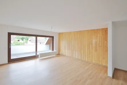 Wohnzimmer - Wohnung kaufen in Baden-Baden / Oos - Moderne hochwertige Dreizimmerwohnung mit Dachterrasse, Balkon und Blick ins Grüne