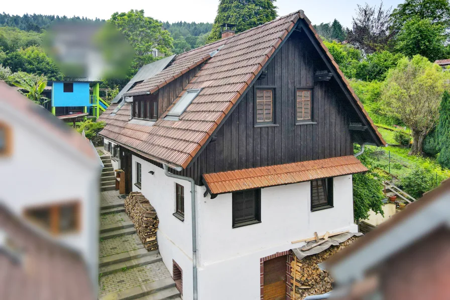 Hausansicht - Haus kaufen in Gernsbach - Freistehendes Einfamilienhaus mit gemütlichem Garten und  PV-Anlage in der Gernsbacher Altstadt