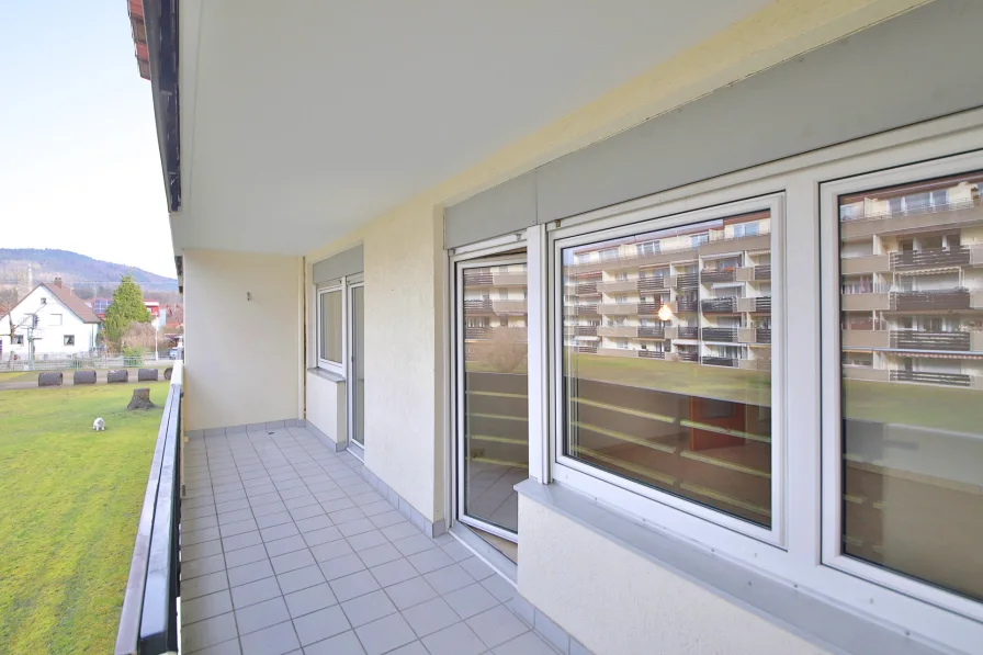 Balkon - Wohnung kaufen in Gaggenau / Bad Rotenfels - Helle 3-Zimmer-Wohnung mit großem Balkon in zentraler Lage