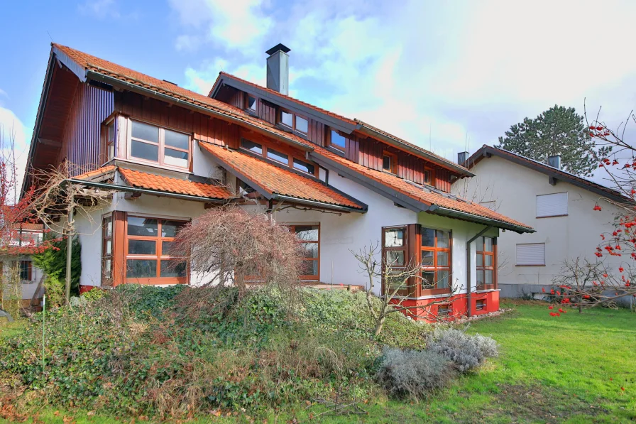 Gartenansicht - Haus kaufen in Bühl - Architektonisches Highlight mit Garten, Einliegerwohnung & Doppelgarage